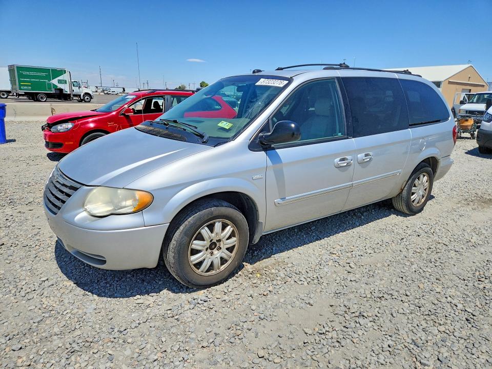 57323276 :رقم المزاد ، 2C4GP54L15R392317 vin ، 2005 Chrysler Town & Country مزاد بيع