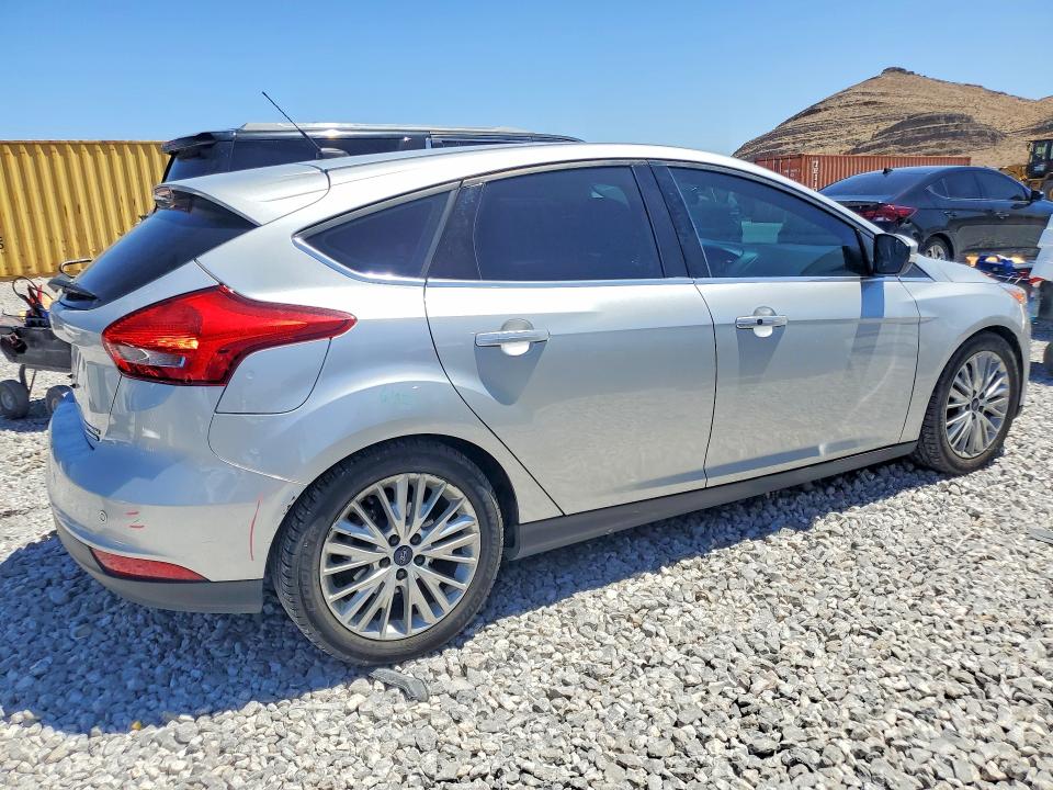 56718506 :رقم المزاد ، 1FADP3N26FL385957 vin ، 2015 Ford Focus مزاد بيع
