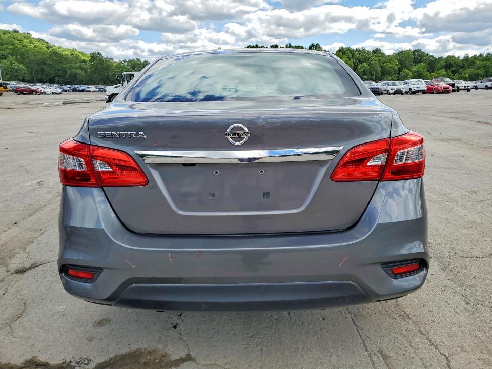 57490366 :رقم المزاد ، 3N1AB7AP5JY333601 vin ، 2018 Nissan Sentra مزاد بيع
