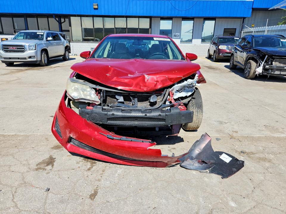 57077016 :رقم المزاد ، 4T4BF1FK6CR220361 vin ، 2012 Toyota Camry مزاد بيع
