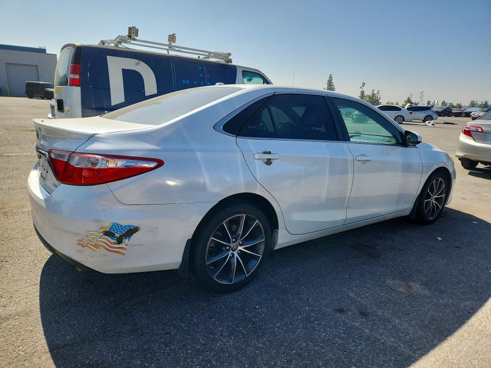 56367176 :رقم المزاد ، 4T1BF1FK3FU950663 vin ، 2015 Toyota Camry مزاد بيع