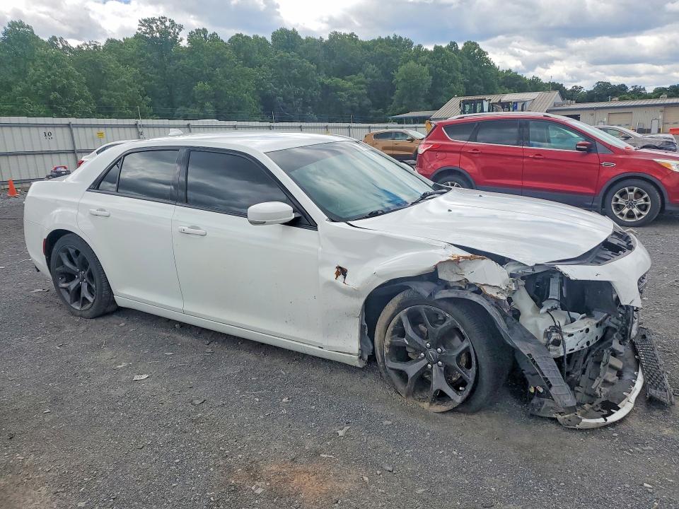 2021 Chrysler 300 მანქანა იყიდება აუქციონზე, vin: 2C3CCABG0MH549644, აუქციონის ნომერი: 55816056