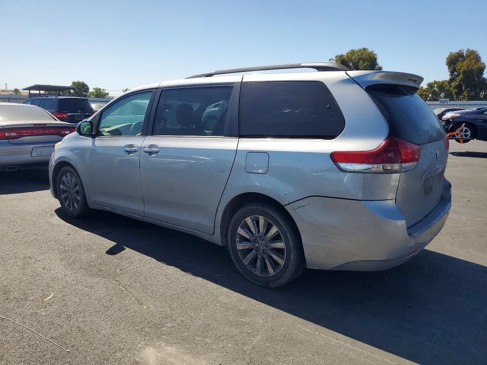 Продаж на аукціоні авто 2014 Toyota Sienna, vin: 5TDJK3DCXES077807, номер лоту: 59373116