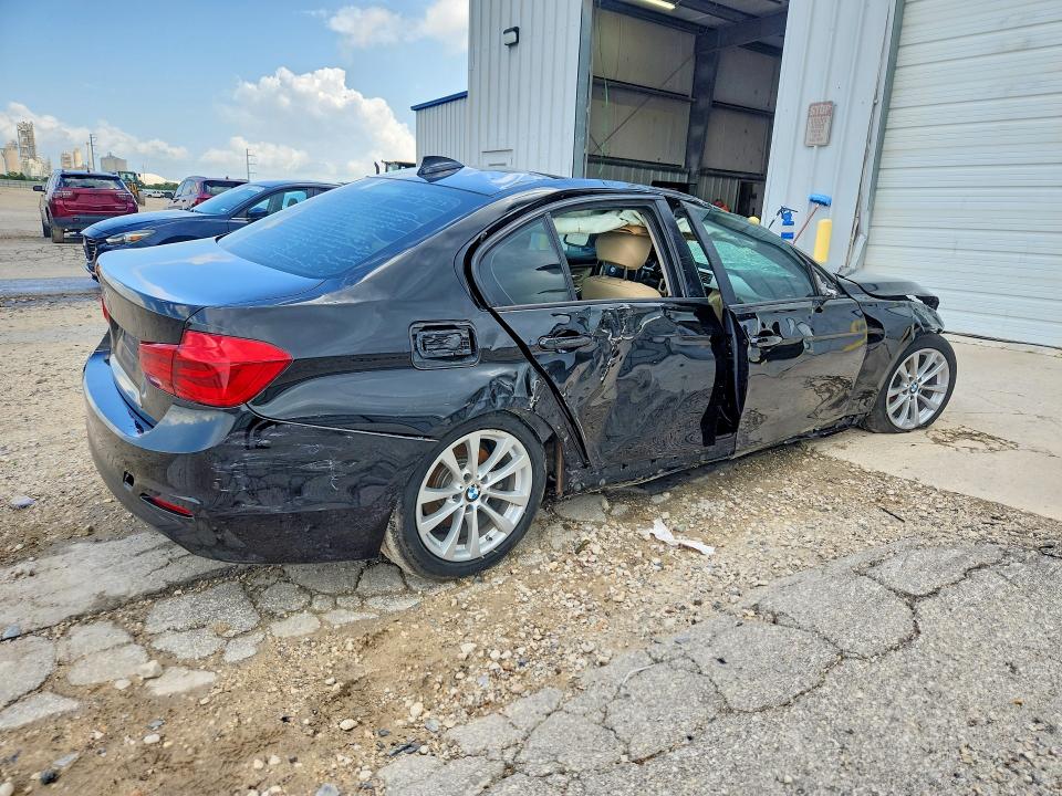 2017 Bmw 320 მანქანა იყიდება აუქციონზე, vin: WBA8E1G3XHNU17695, აუქციონის ნომერი: 56311316