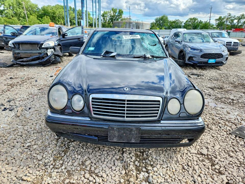 57754886 :رقم المزاد ، WDBJF82F2WX007808 vin ، 1998 Mercedes-benz E-class E320 مزاد بيع