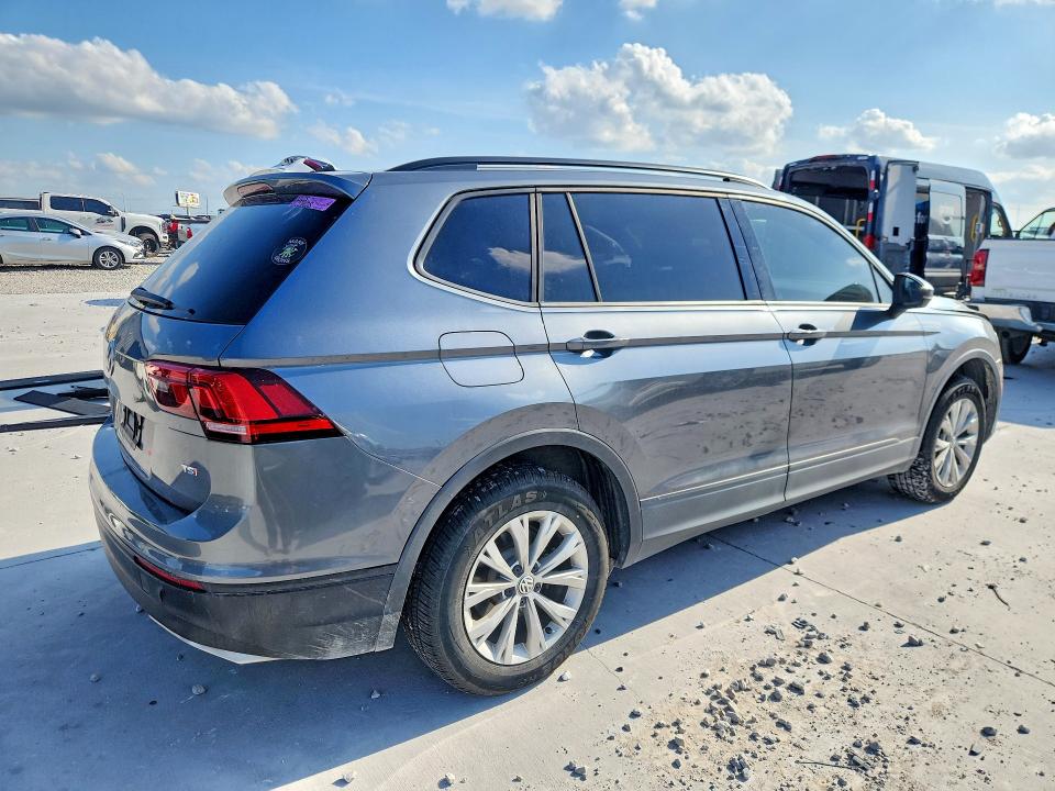 57857236 :رقم المزاد ، 3VV1B7AX5JM054509 vin ، 2018 Volkswagen Tiguan مزاد بيع