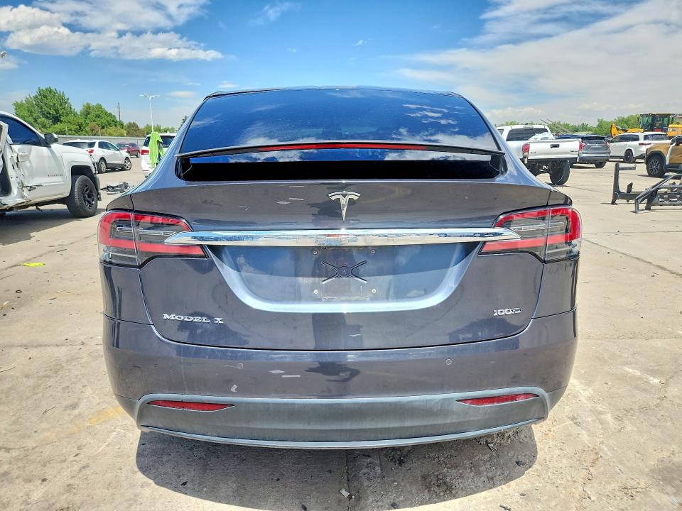 56655406 :رقم المزاد ، 5YJXCDE26JF100050 vin ، 2018 Tesla Model X مزاد بيع