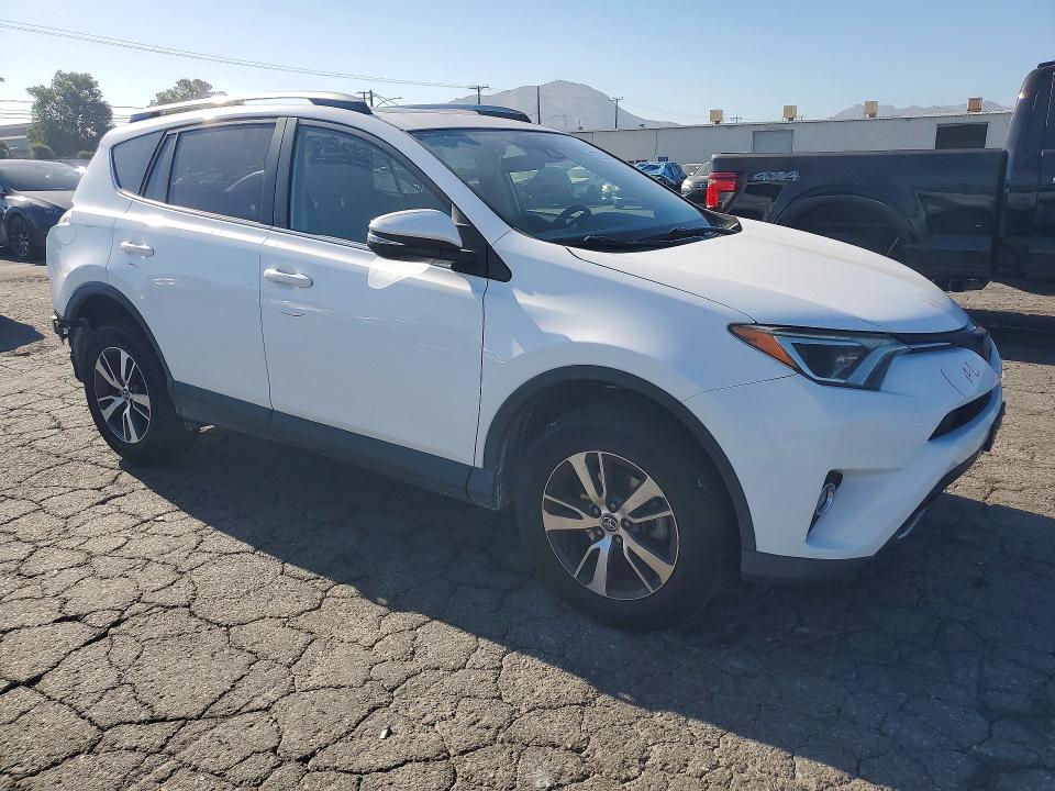 2018 Toyota Rav4 მანქანა იყიდება აუქციონზე, vin: JTMWFREV0JJ197376, აუქციონის ნომერი: 57256696