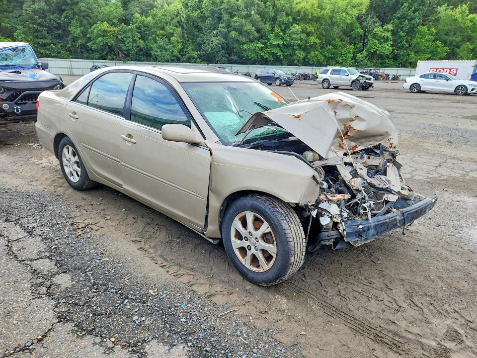 57557496 :رقم المزاد ، 4T1BE30K55U586252 vin ، 2005 Toyota Camry مزاد بيع
