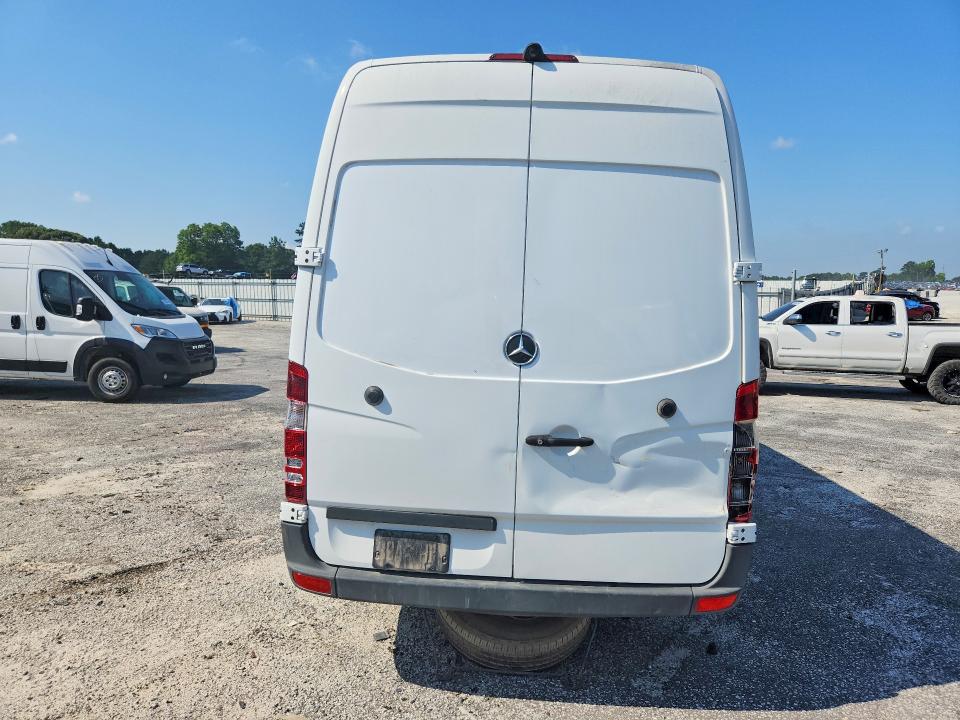 56601386 :رقم المزاد ، WD3PF1CD0HP560454 vin ، 2017 Mercedes Benz Sprinter مزاد بيع