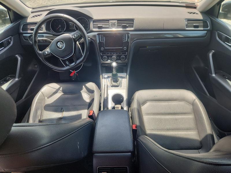 56151406 :رقم المزاد ، 1VWBT7A37HC044330 vin ، 2017 Volkswagen Passat مزاد بيع