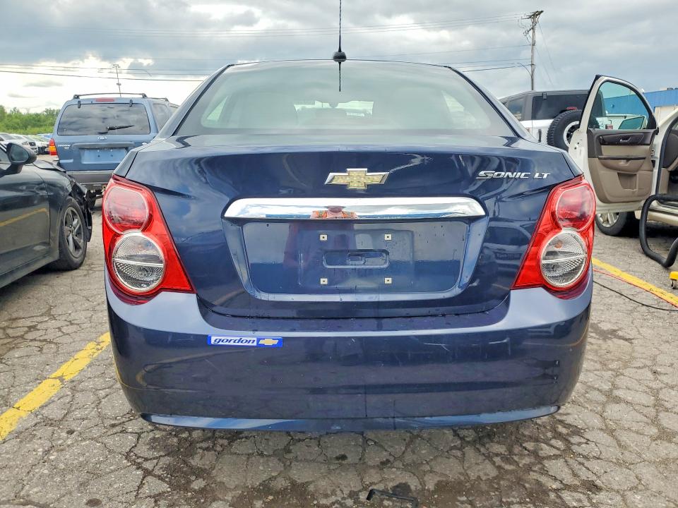58126336 :رقم المزاد ، 1G1JC5SH2F4130948 vin ، 2015 Chevrolet Sonic مزاد بيع