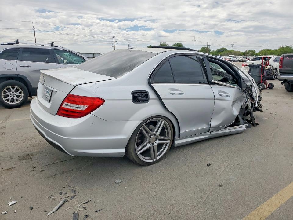 56171186 :رقم المزاد ، WDDGF4HB0CR220612 vin ، 2012 Mercedes-benz C مزاد بيع