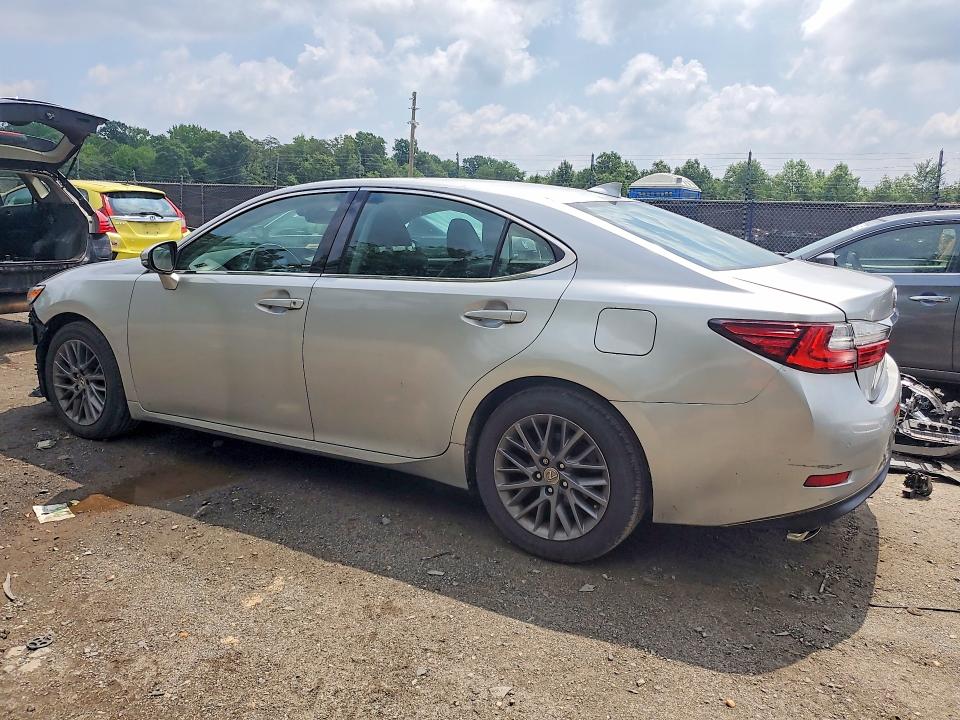 58880226 :رقم المزاد ، 58ABK1GG1JU100652 vin ، 2018 Lexus Es مزاد بيع