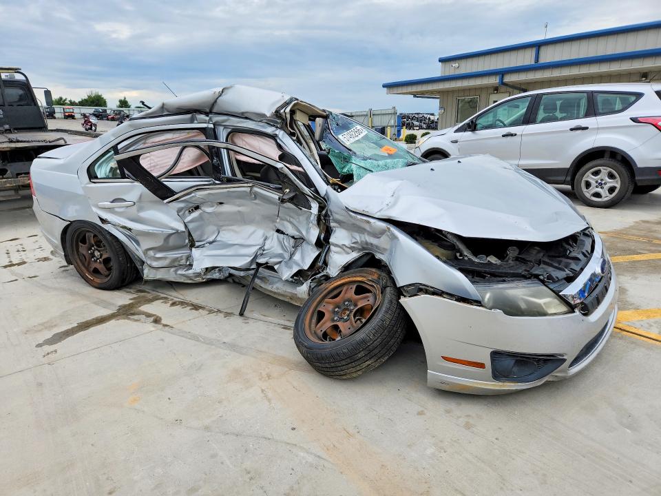 57486266 :رقم المزاد ، 3FAHP0HA8AR156290 vin ، 2010 Ford Fusion مزاد بيع