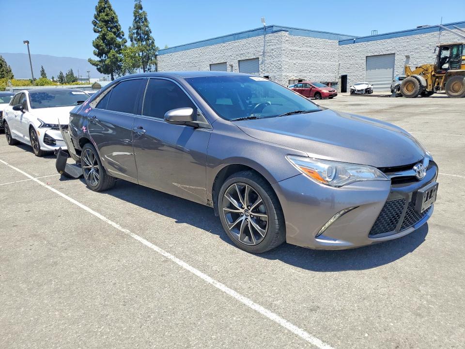 56841946 :رقم المزاد ، 4T1BF1FK2HU797499 vin ، 2017 Toyota Camry مزاد بيع