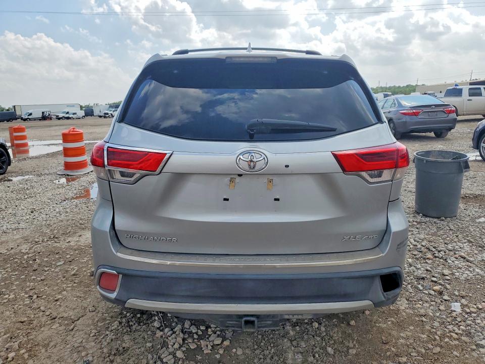 58034736 :رقم المزاد ، 5TDJZRFH0KS928323 vin ، 2019 Toyota Highlander مزاد بيع