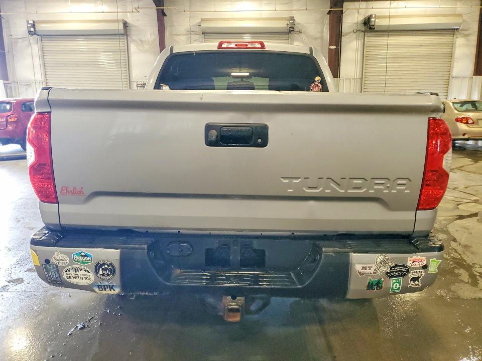 Продаж на аукціоні авто 2017 Toyota Tundra, vin: 5TFDW5F17HX647429, номер лоту: 55589246