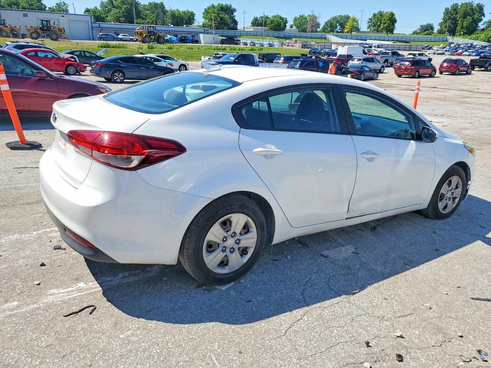 2018 Kia Forte მანქანა იყიდება აუქციონზე, vin: 3KPFL4A7XJE181721, აუქციონის ნომერი: 57271926