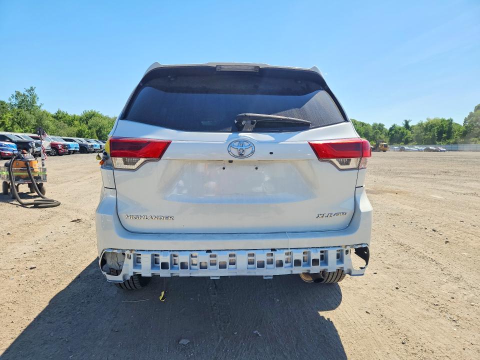 Aukcja sprzedaży 2018 Toyota Highlander, vin: 5TDJZRFH3JS906556, numer aukcji: 55613626