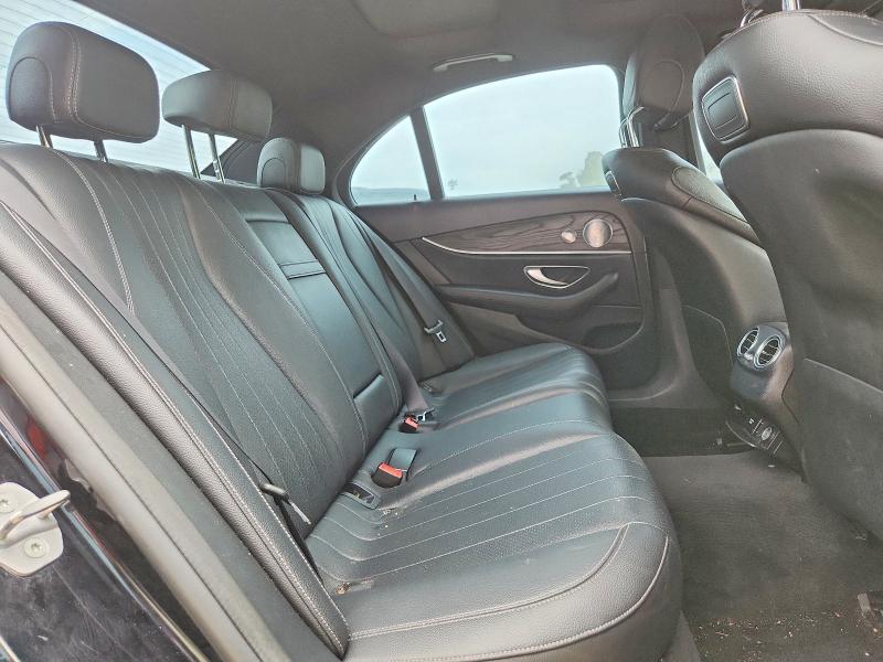 57019786 :رقم المزاد ، WDDZF4KB8JA379312 vin ، 2018 Mercedes-benz E مزاد بيع