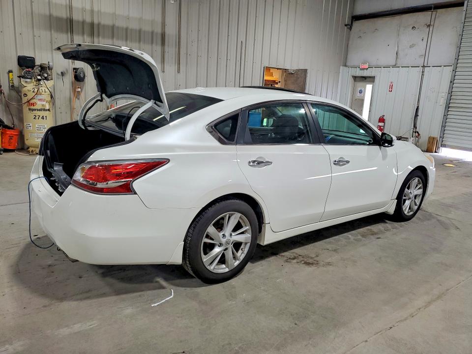 2015 Nissan Altima მანქანა იყიდება აუქციონზე, vin: 1N4AL3AP3FN300433, აუქციონის ნომერი: 58331396
