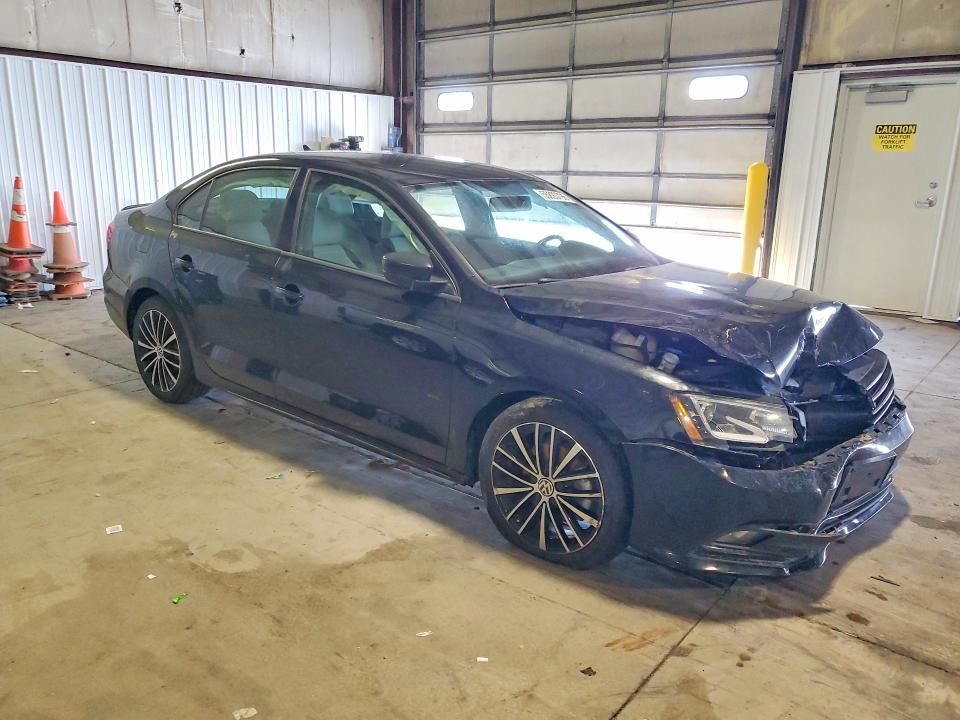 55893796 :رقم المزاد ، 3VWB17AJ0FM341049 vin ، 2015 Volkswagen Jetta مزاد بيع
