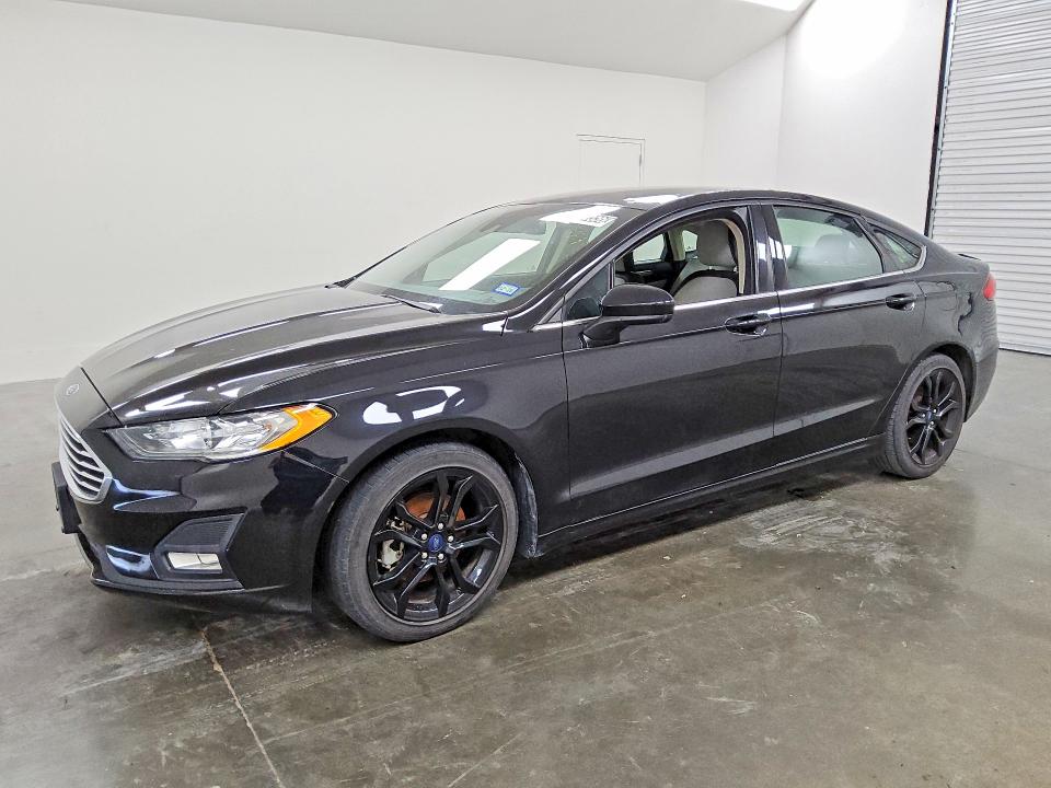 53931556 :رقم المزاد ، 3FA6P0HD6KR147915 vin ، 2019 Ford Fusion مزاد بيع