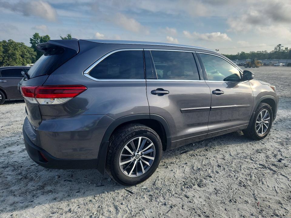 Продаж на аукціоні авто 2018 Toyota Highlander, vin: 5TDJZRFH5JS525064, номер лоту: 55870296