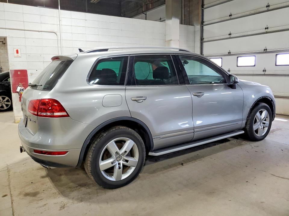 2011 Volkswagen Touareg მანქანა იყიდება აუქციონზე, vin: WVGFG9BP1BD004991, აუქციონის ნომერი: 55890886