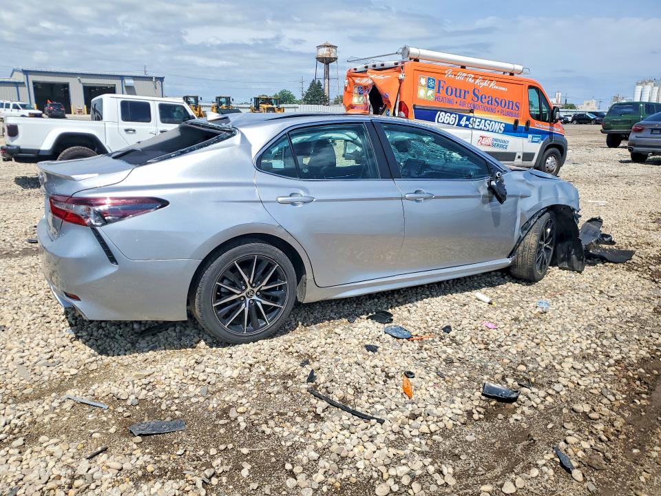 56887516 :رقم المزاد ، 4T1G11AK2MU581884 vin ، 2021 Toyota Camry مزاد بيع