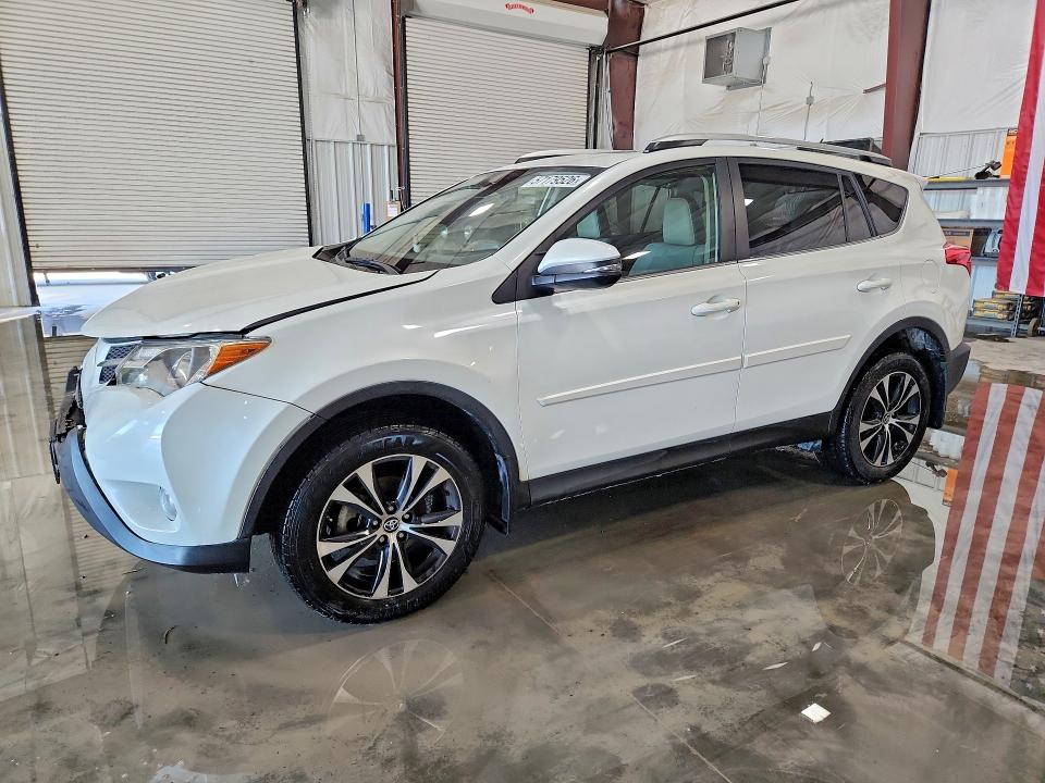 57179526 :رقم المزاد ، JTMDFREV0FD163645 vin ، 2015 Toyota Rav4 مزاد بيع