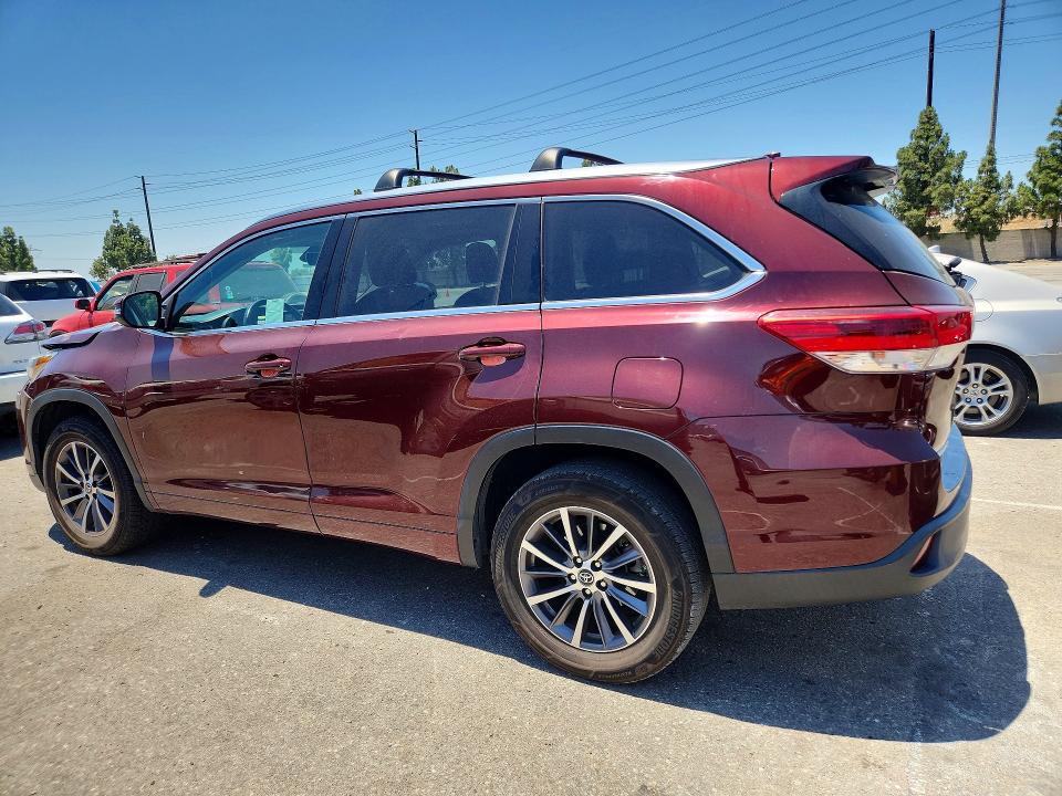 58413366 :رقم المزاد ، 5TDKZRFH8JS275629 vin ، 2018 Toyota Highlander مزاد بيع