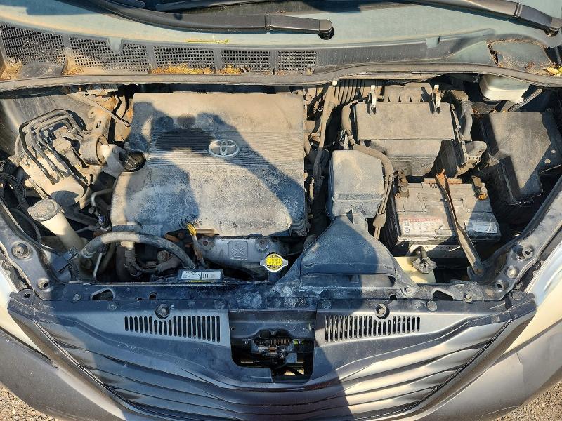 59095756 :رقم المزاد ، 5TDZK3DC9BS050290 vin ، 2011 Toyota Sienna مزاد بيع