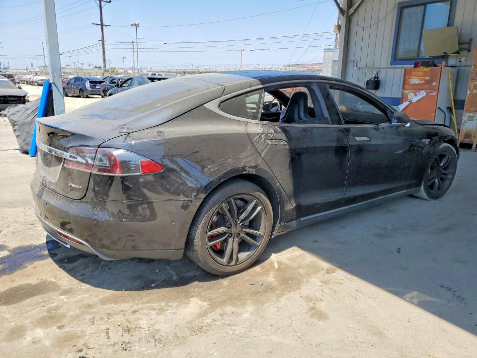 58910786 :رقم المزاد ، 5YJSA1H40FF086875 vin ، 2015 Tesla Model S مزاد بيع