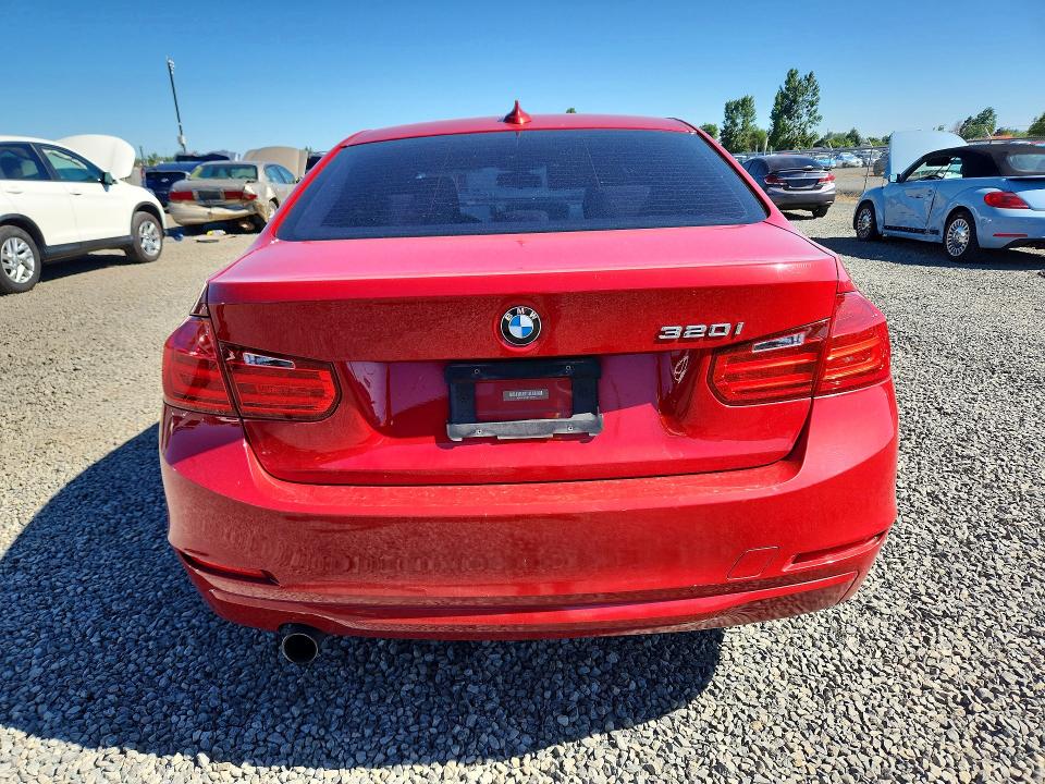 2015 Bmw 320 მანქანა იყიდება აუქციონზე, vin: WBA3B1C54FK136761, აუქციონის ნომერი: 55644026