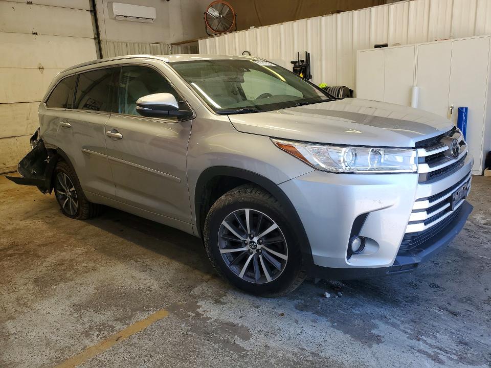 56221876 :رقم المزاد ، 5TDJZRFH1HS453774 vin ، 2017 Toyota Highlander مزاد بيع