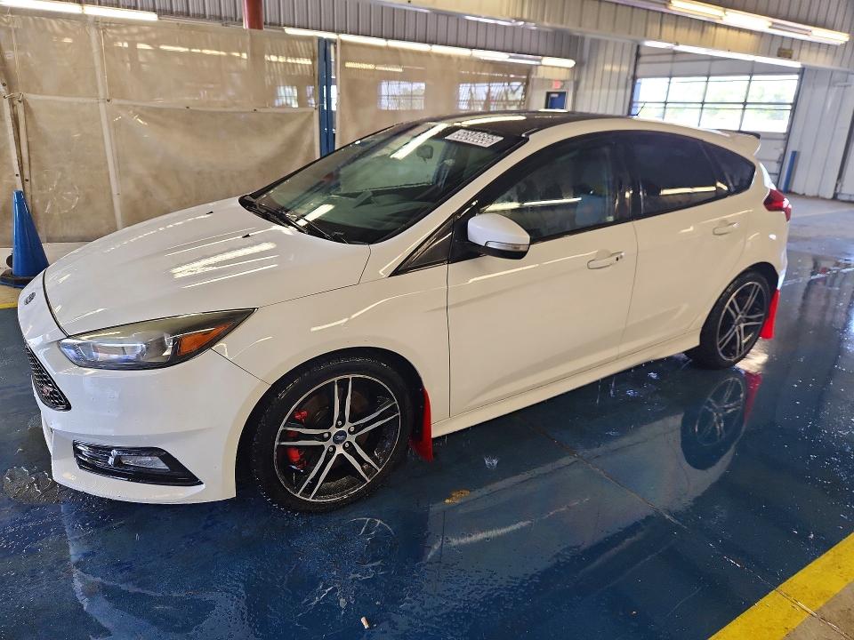 56846656 :رقم المزاد ، 1FADP3L90GL355578 vin ، 2016 Ford Focus مزاد بيع