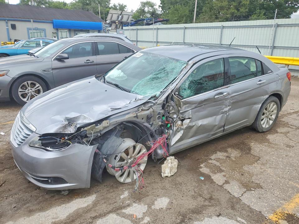 2014 Chrysler 200 მანქანა იყიდება აუქციონზე, vin: 1C3CCBCG1EN150707, აუქციონის ნომერი: 58938516