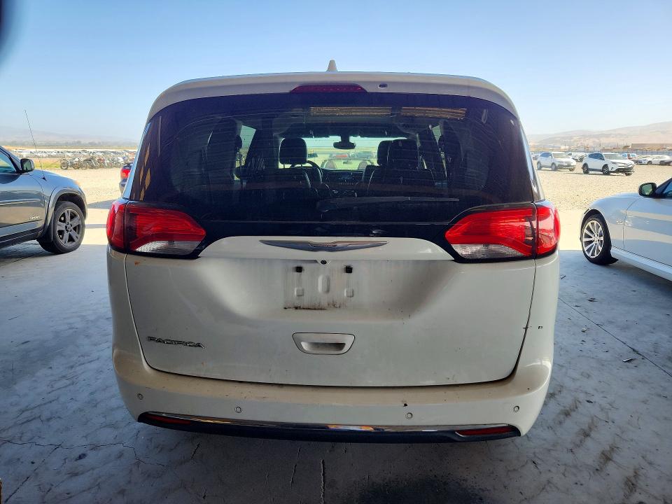 58736256 :رقم المزاد ، 2C4RC1BG1HR535399 vin ، 2017 Chrysler Pacifica مزاد بيع
