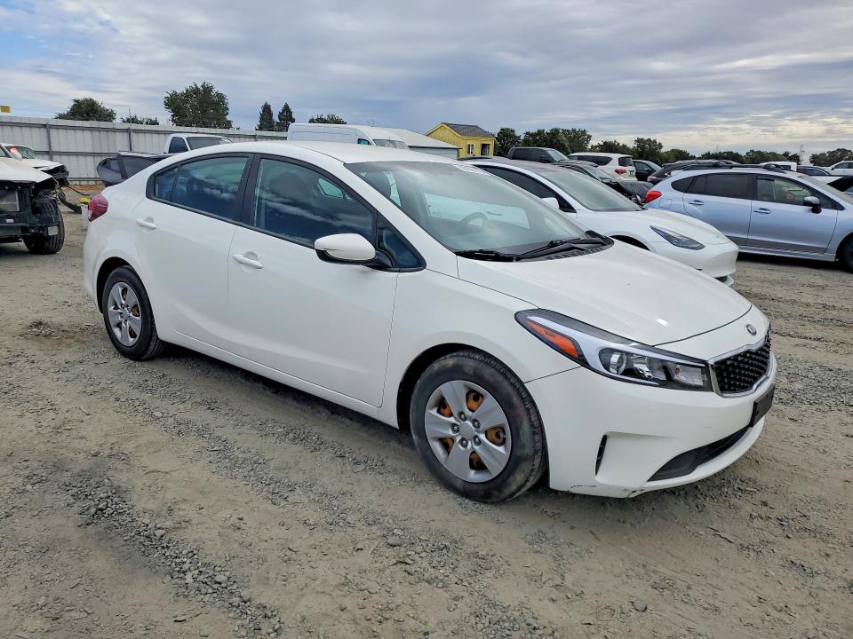 2018 Kia Forte მანქანა იყიდება აუქციონზე, vin: 3KPFK4A74JE268632, აუქციონის ნომერი: 59128116