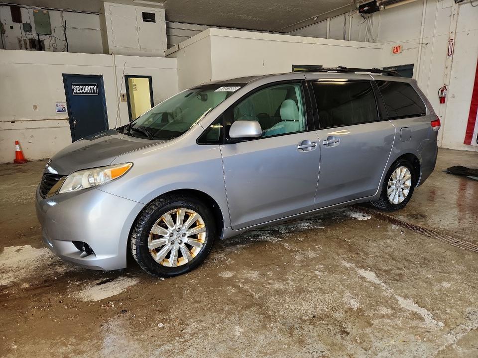 2012 Toyota Sienna მანქანა იყიდება აუქციონზე, vin: 5TDJK3DCXCS046697, აუქციონის ნომერი: 59081886