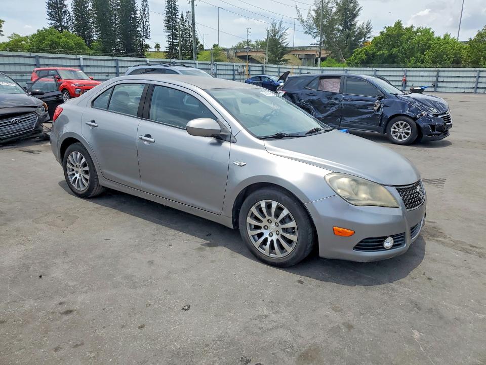 2013 Suzuki Kizashi მანქანა იყიდება აუქციონზე, vin: JS2RE9A38D6100314, აუქციონის ნომერი: 56505946