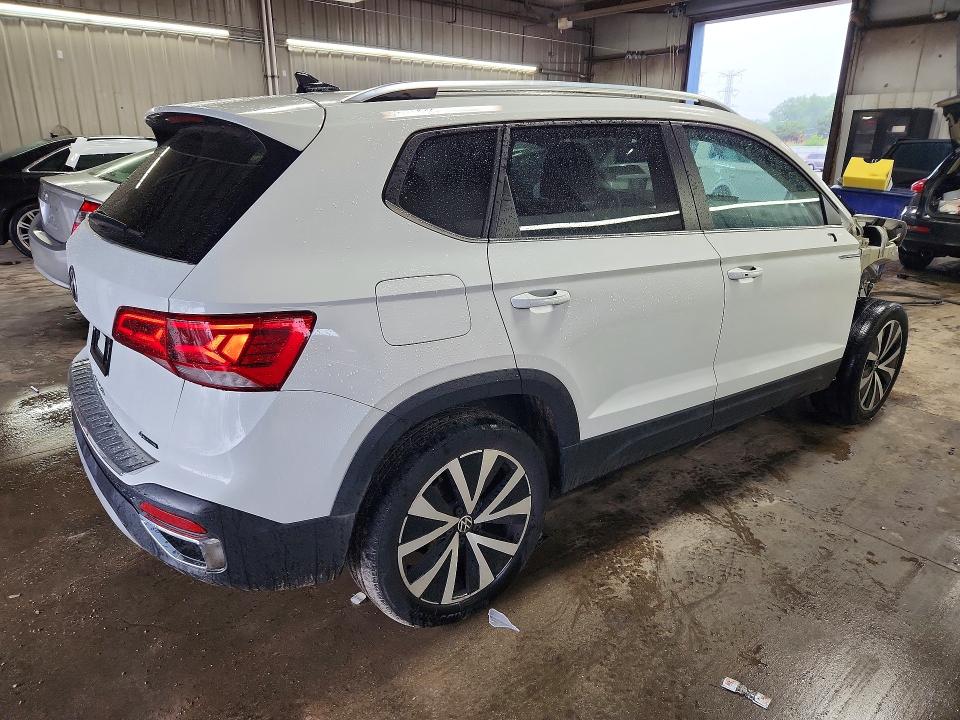 Продаж на аукціоні авто 2022 Volkswagen Taos, vin: 3VVLX7B22NM063221, номер лоту: 56277966