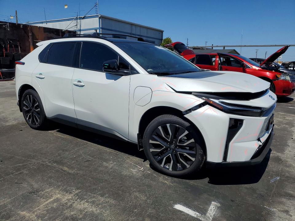 56609956 :رقم المزاد ، JTMBDAFB5TA008122 vin ، 2026 Toyota Bz مزاد بيع