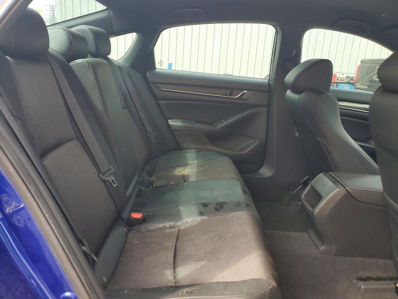 55501876 :رقم المزاد ، 1HGCV1F35JA153184 vin ، 2018 Honda Accord مزاد بيع