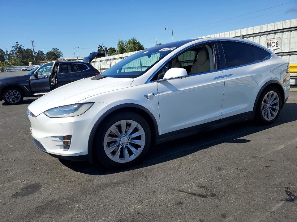 Продаж на аукціоні авто 2017 Tesla Model X, vin: 5YJXCBE2XHF035119, номер лоту: 58469986