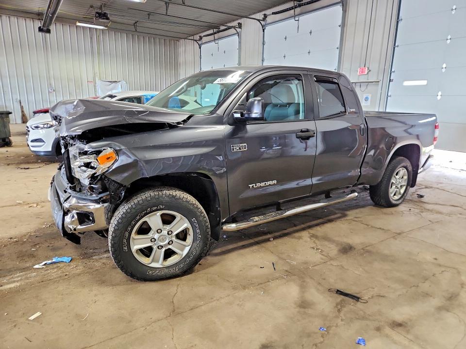 56710886 :رقم المزاد ، 5TFUW5F1XHX587985 vin ، 2017 Toyota Tundra مزاد بيع