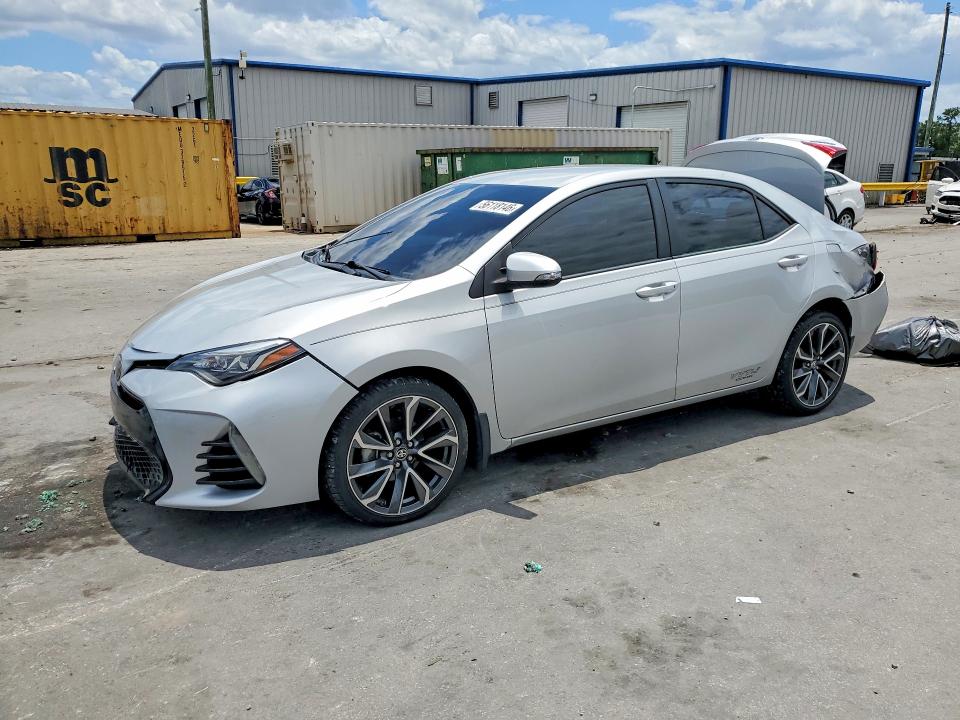 56118146 :رقم المزاد ، 5YFBURHE6JP822360 vin ، 2018 Toyota Corolla مزاد بيع