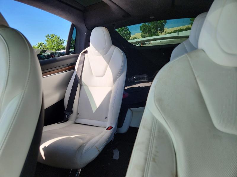 56656096 :رقم المزاد ، 7SAXCBE59NF356223 vin ، 2022 Tesla Model X مزاد بيع